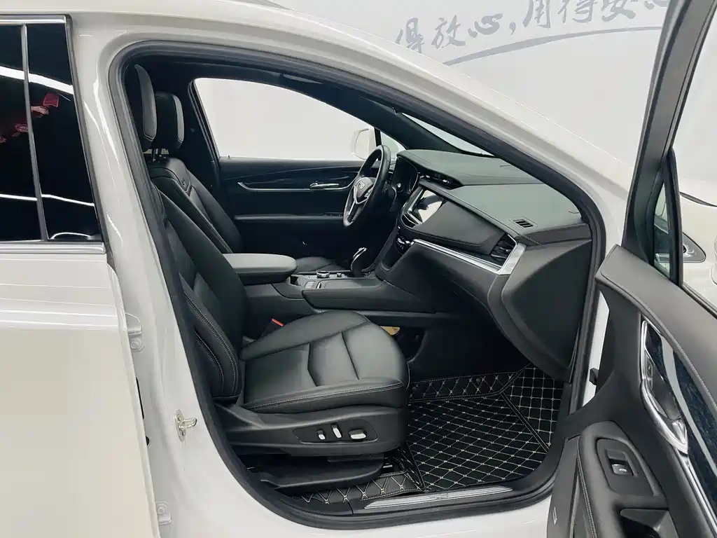 Cadillac XT5 2024 — фото 11