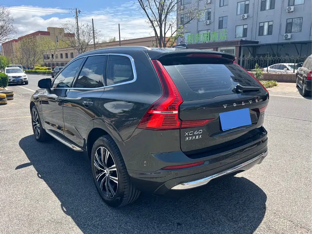 Volvo XC60 2022 — фото 4