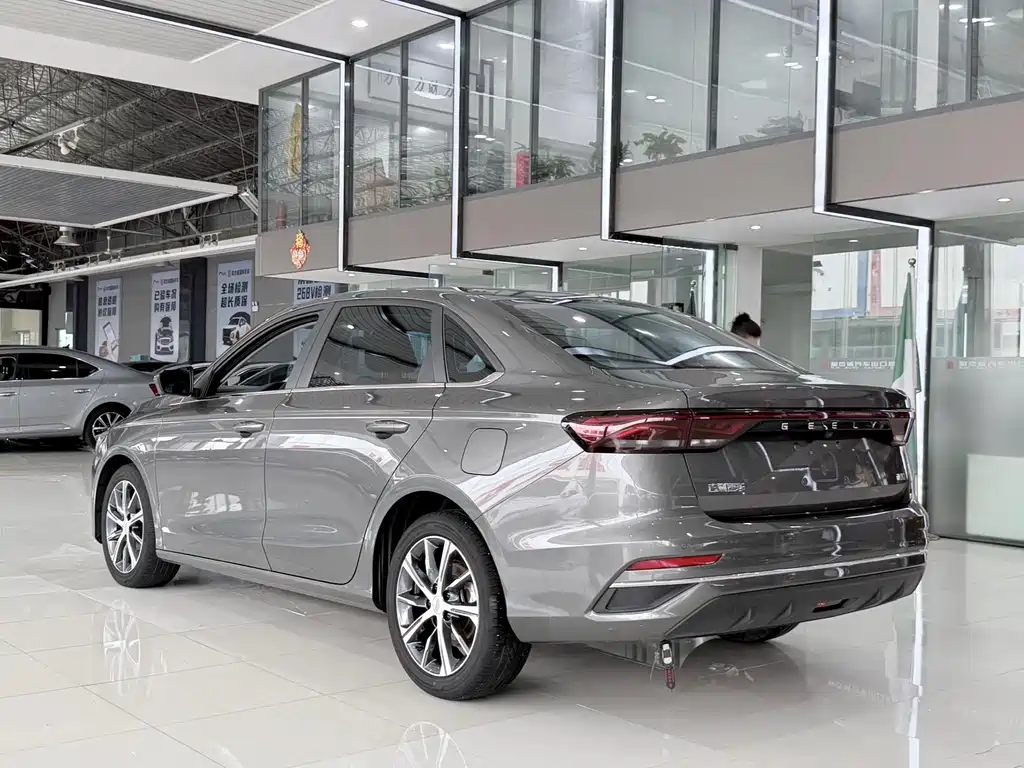 Geely Emgrand 2022 — фото 10