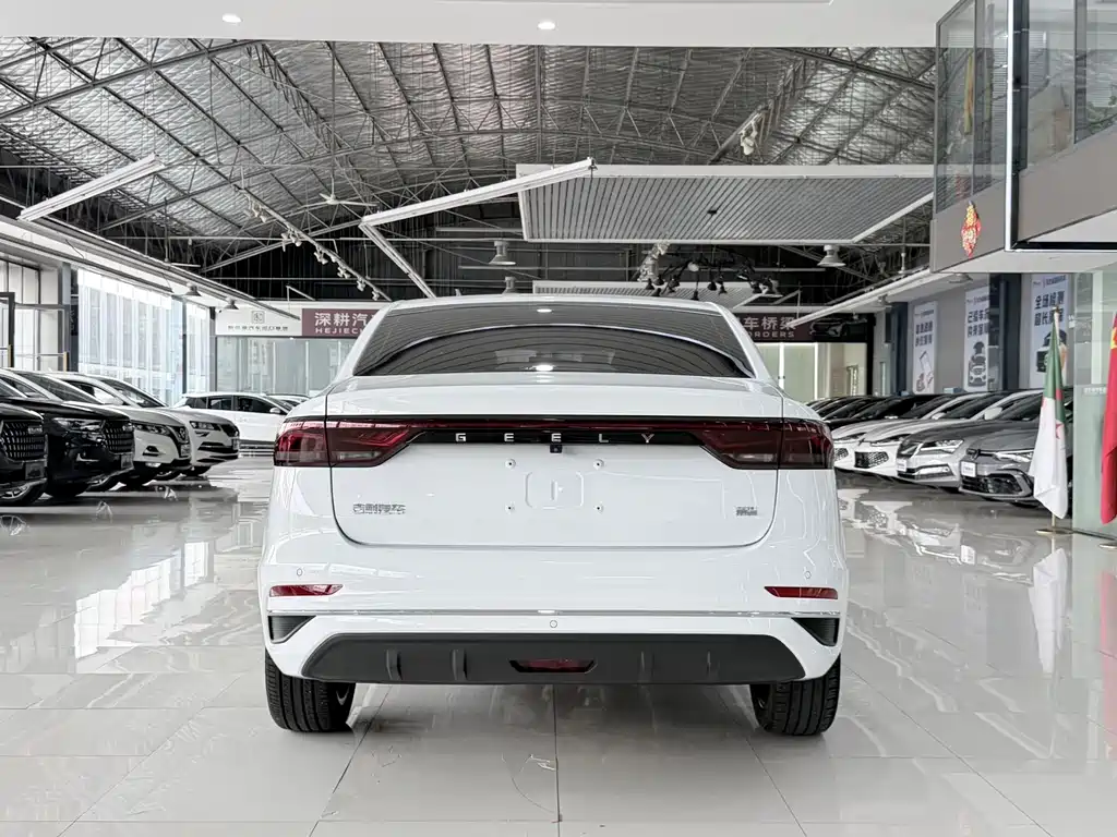 Geely Emgrand 2023 — фото 10