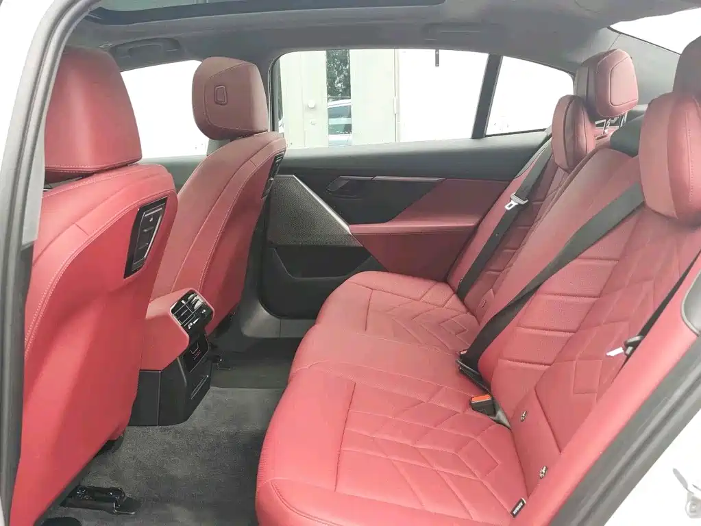 BMW i5 2025 — фото 12