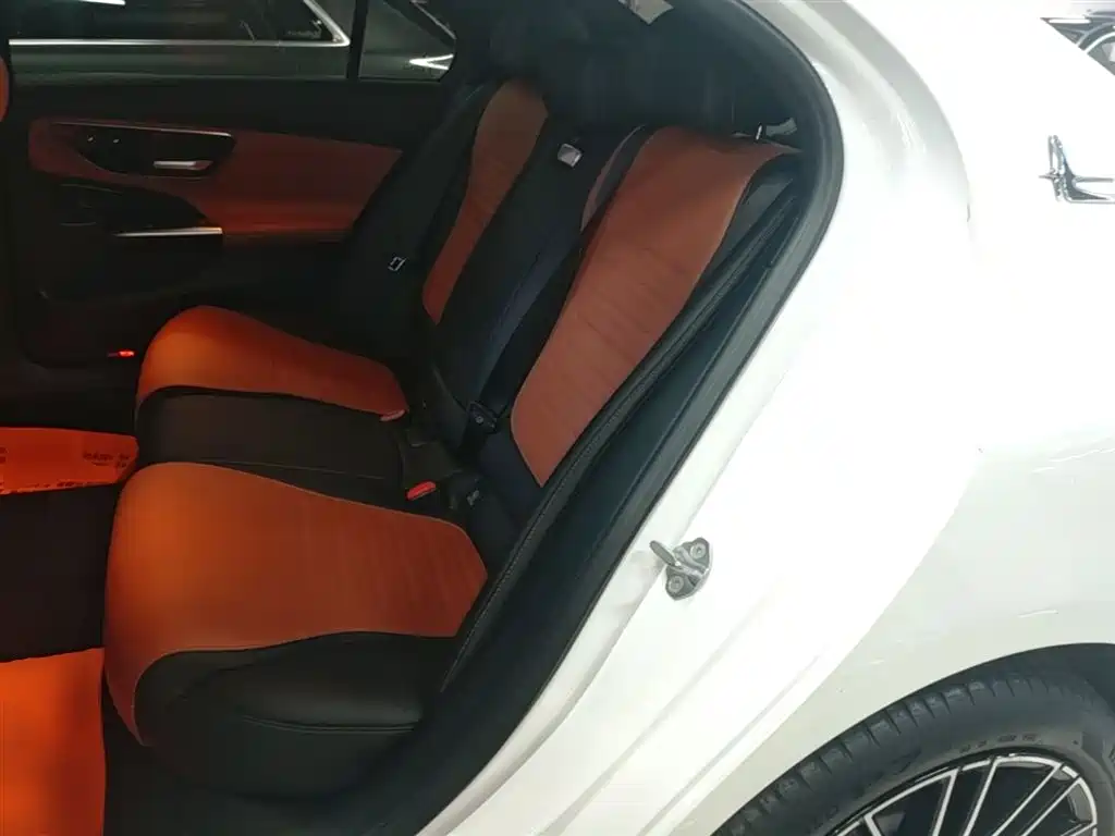 Mercedes-Benz C-Class 2023 — фото 16