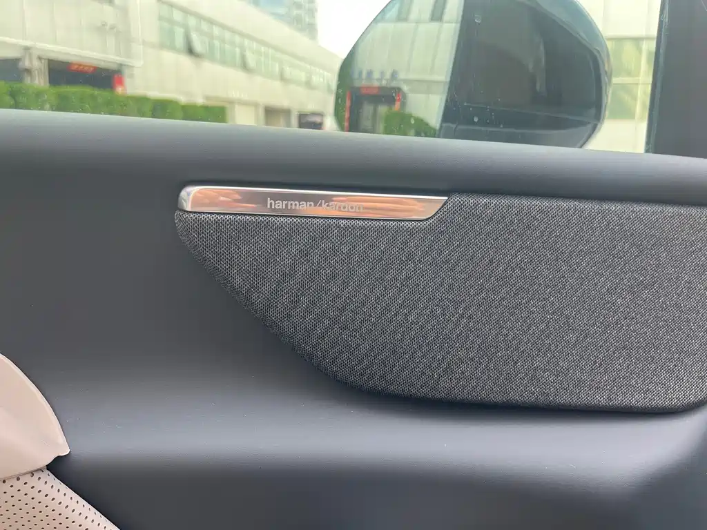 Volvo XC70 PHEV 2026 — фото 9