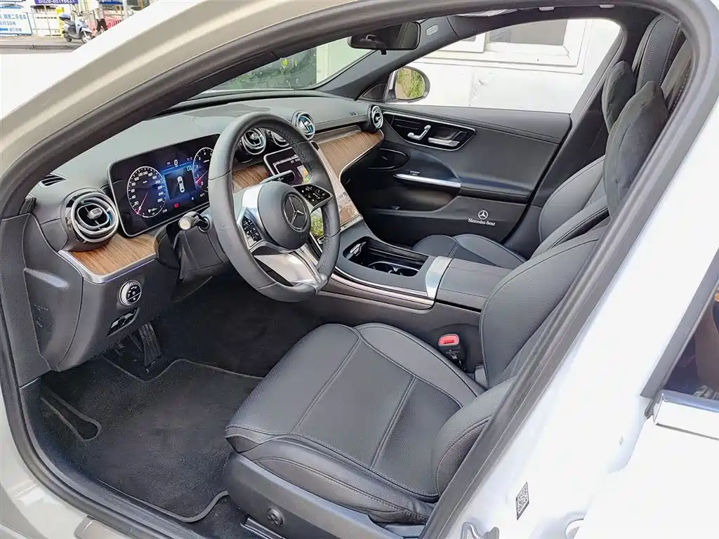 Mercedes-Benz C-Class 2024