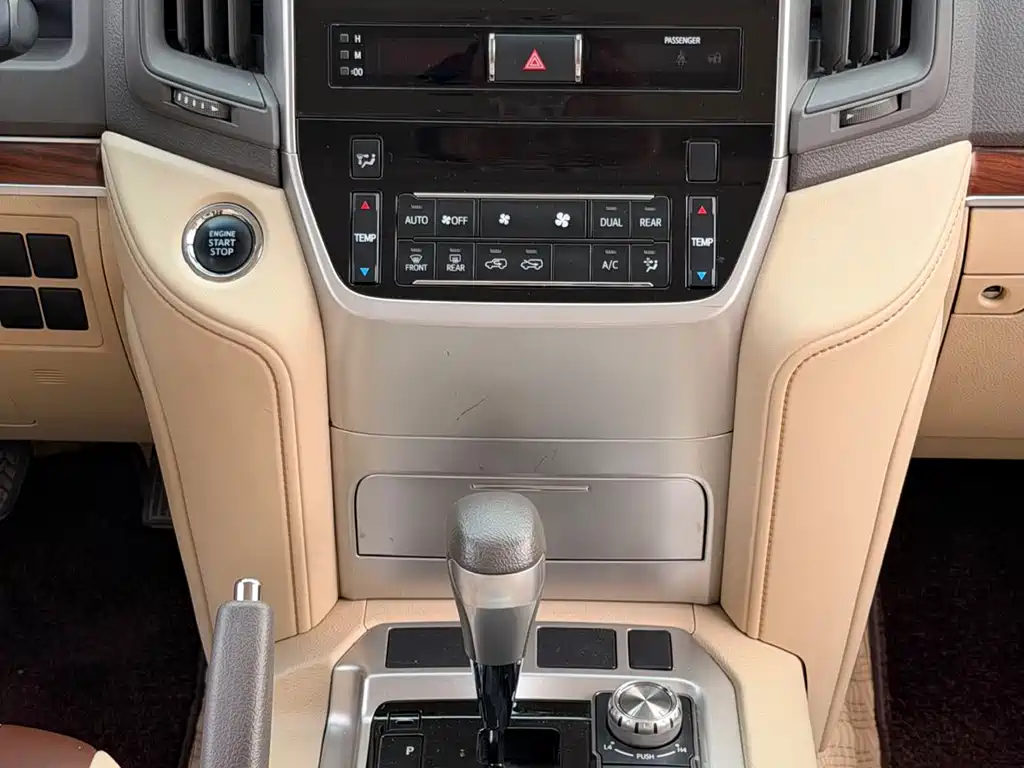 Toyota Land Cruiser 2019 — фото 7