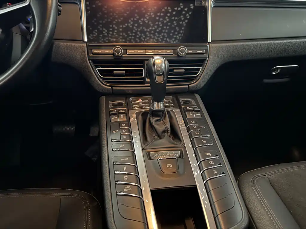 Porsche Macan 2019 — фото 15
