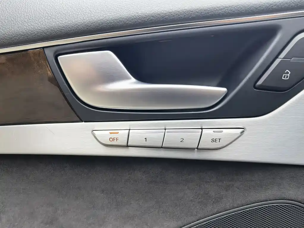 Audi A8 2017 — фото 14