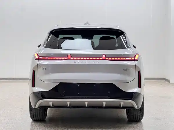 Lynk & Co 08 EM-P 2024