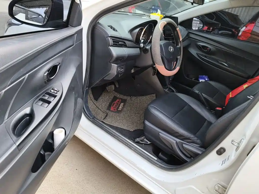 Toyota Yaris L 2020 — фото 16
