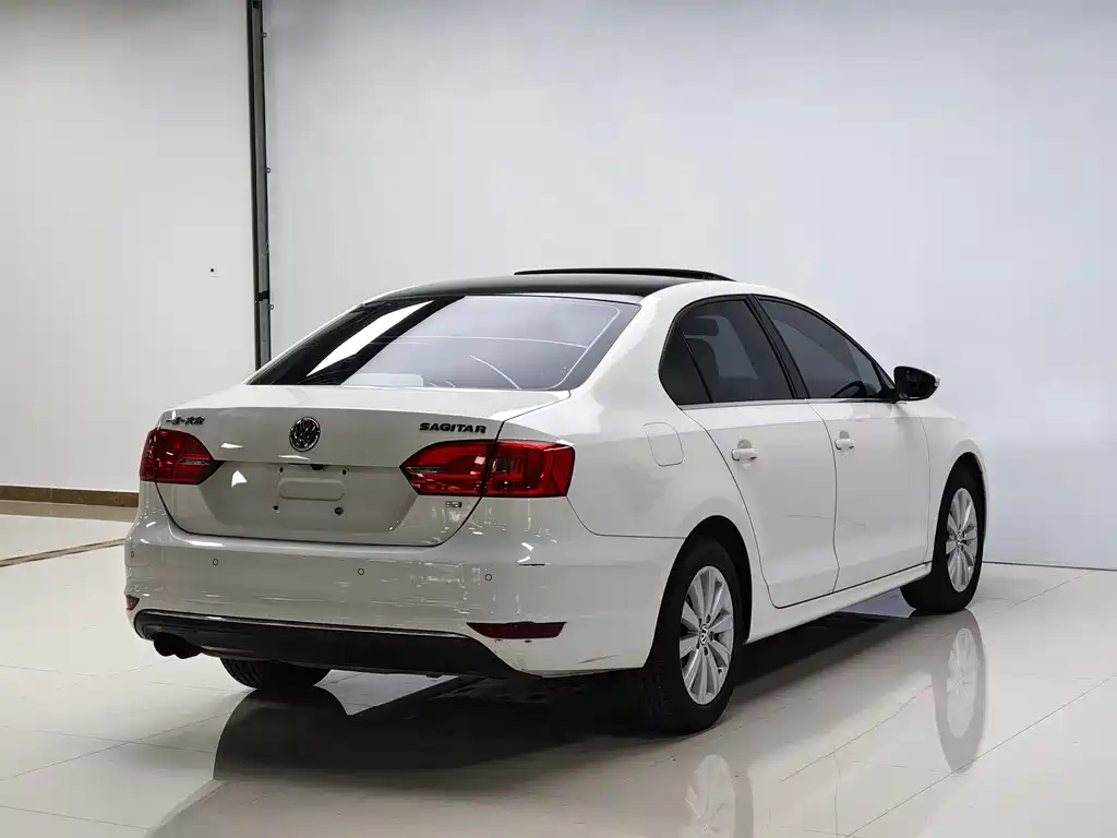 Volkswagen Sagitar 2014