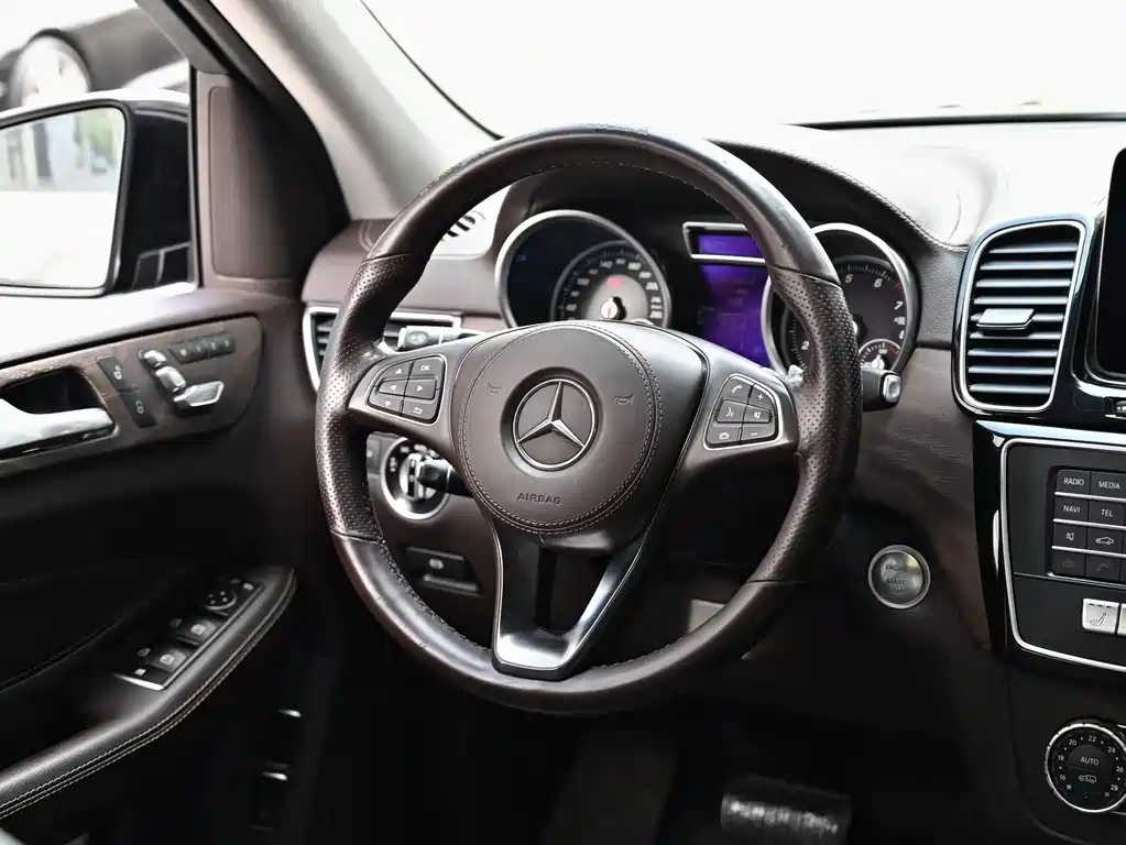 Mercedes-Benz GLS 2016 — фото 13