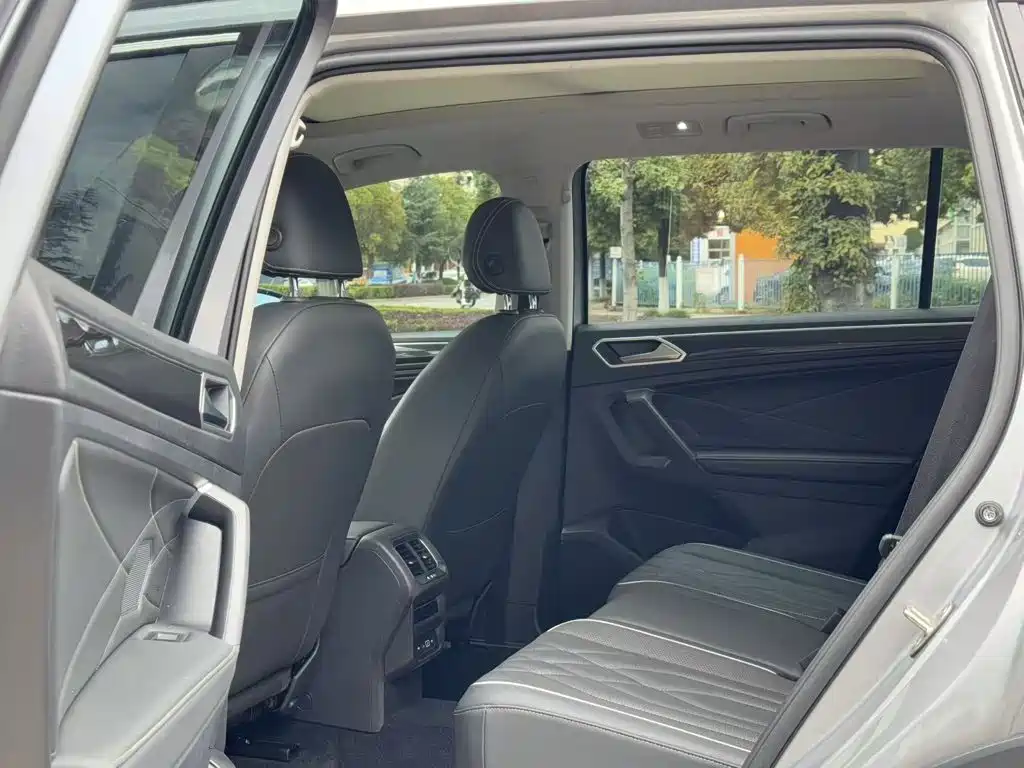 Volkswagen Tiguan L 2022 — фото 12