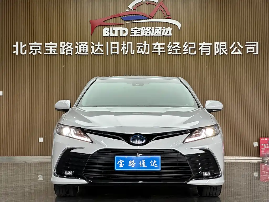 Toyota Camry 2024 — фото 2