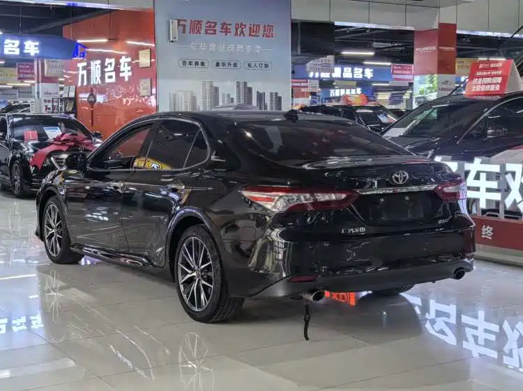 Toyota Camry 2022 — фото 19