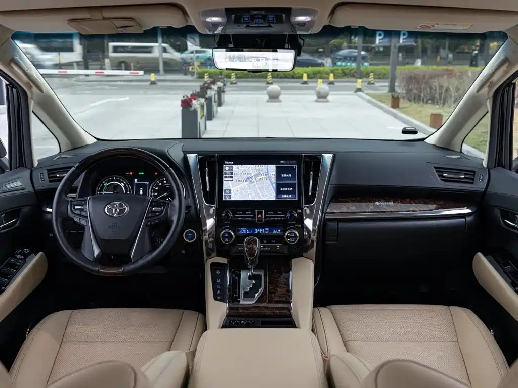 Toyota Alphard 2023 — фото 10