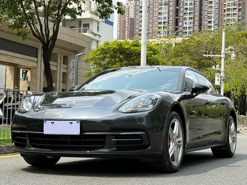 Porsche Panamera 2018 — фото 1