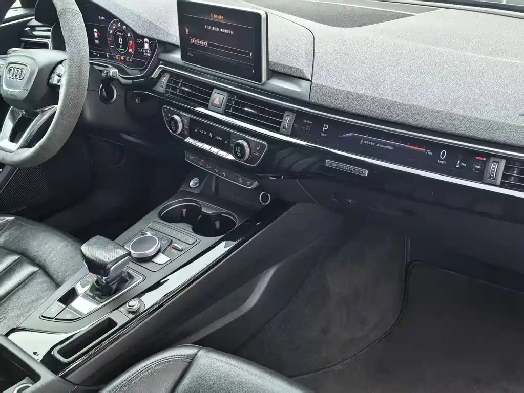 Audi A4 2018 — фото 10