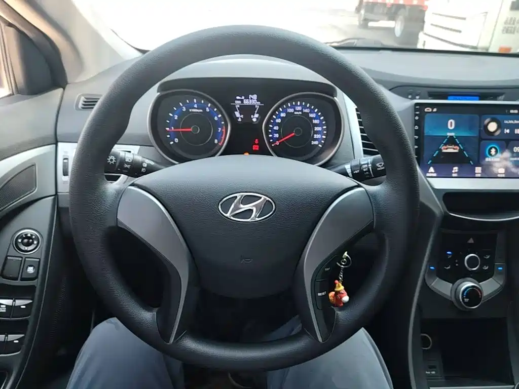 Hyundai Elantra 2016 — фото 11