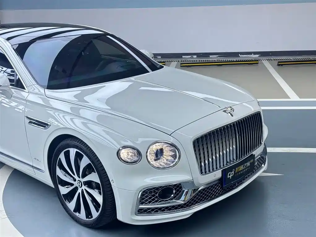 Bentley Flying Spur 2023 — фото 3