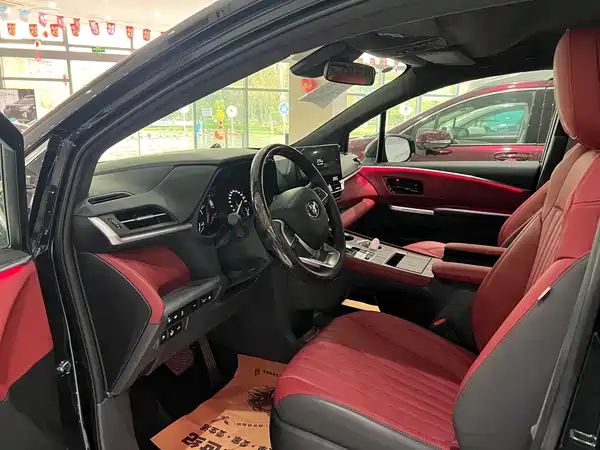 Toyota Granvia 2024