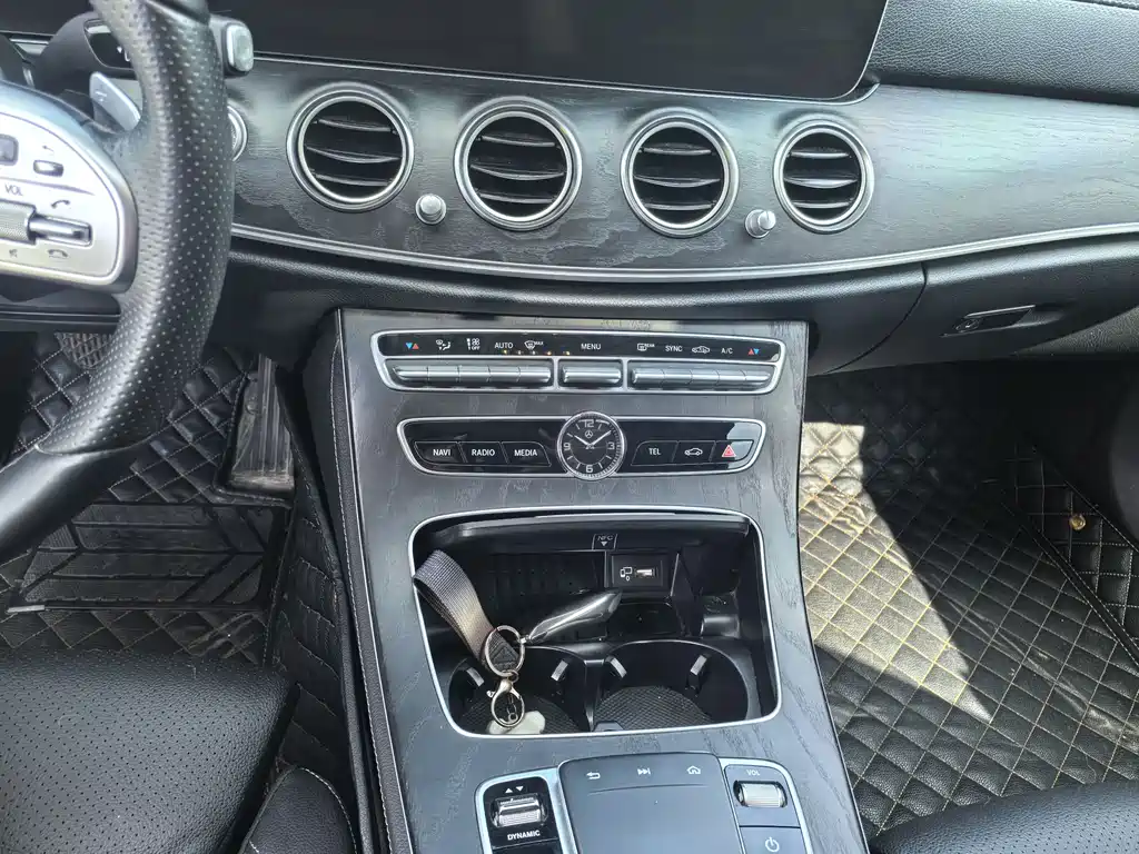 Mercedes-Benz E-Class 2019 — фото 16
