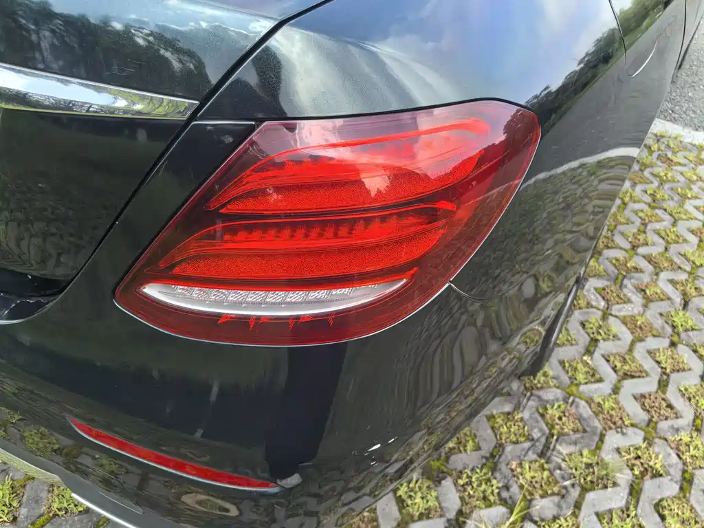 Mercedes-Benz E-Class 2019 — фото 30