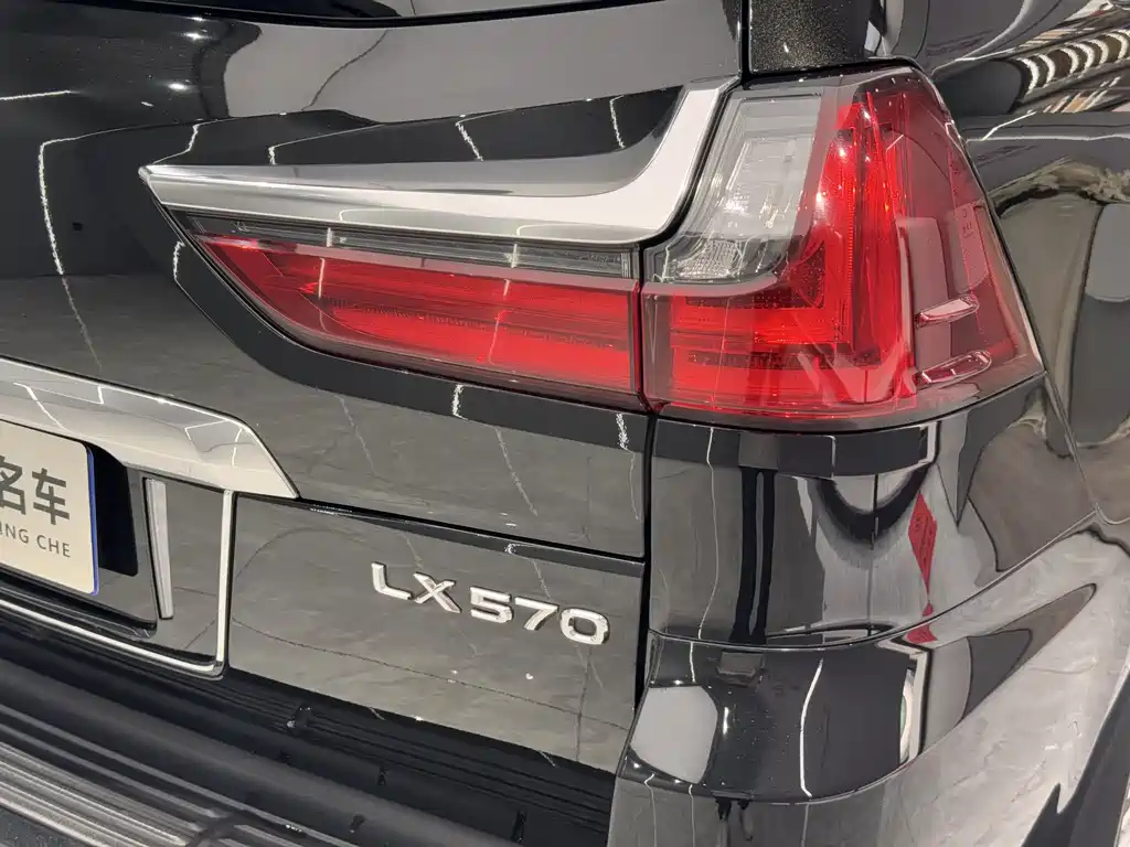 Lexus LX 2017 — фото 9