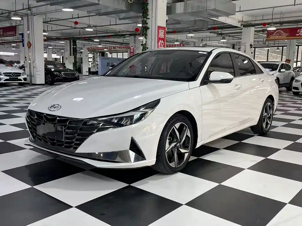 Hyundai Elantra 2022