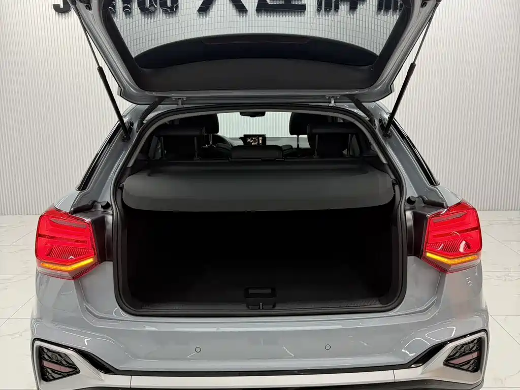 Audi Q2L 2023 — фото 19