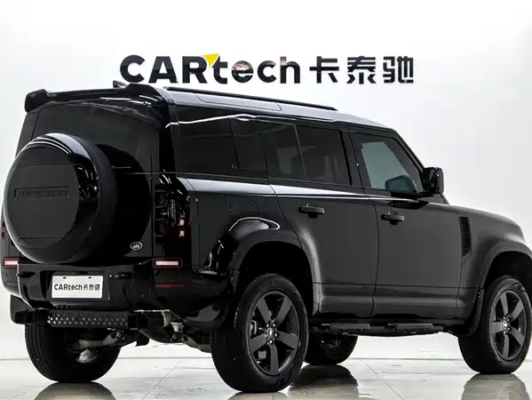 Land Rover Defender 2025