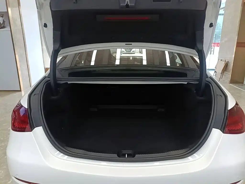 Mercedes-Benz C-Class 2023 — фото 19