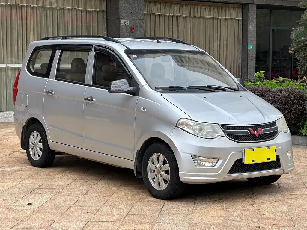 Wuling Hongguang 2015 — фото 3