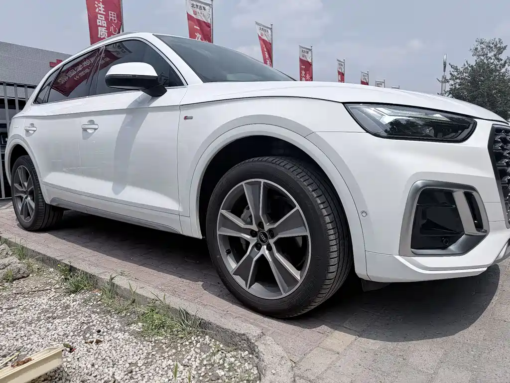 Audi Q5L 2021 — фото 11