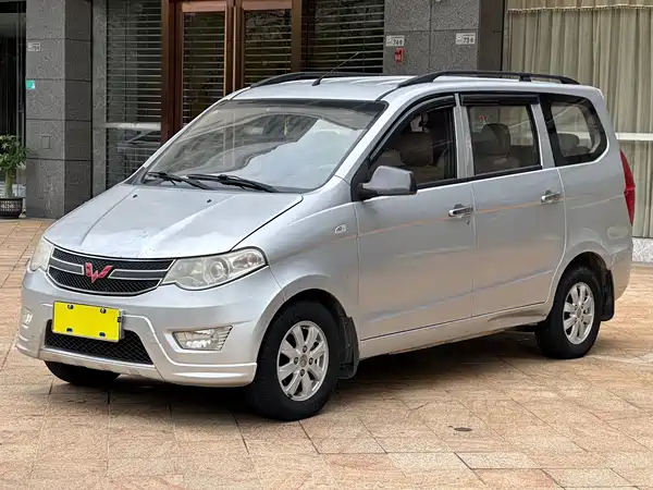 Wuling Hongguang 2015
