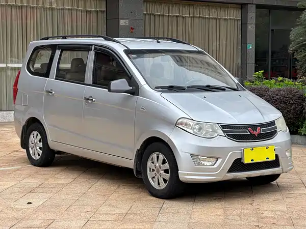 Wuling Hongguang 2015