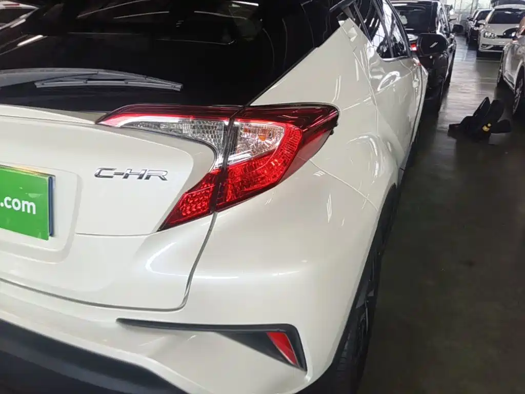 Toyota C-HR 2019 — фото 8