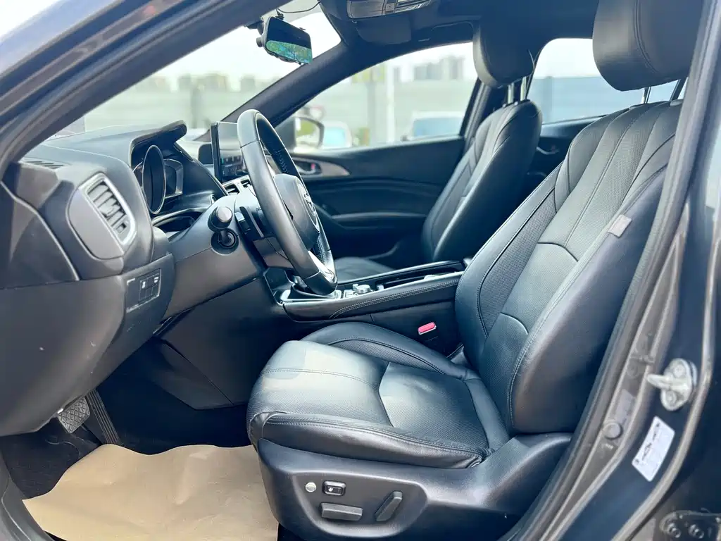 Mazda 3 Axela 2019 — фото 8