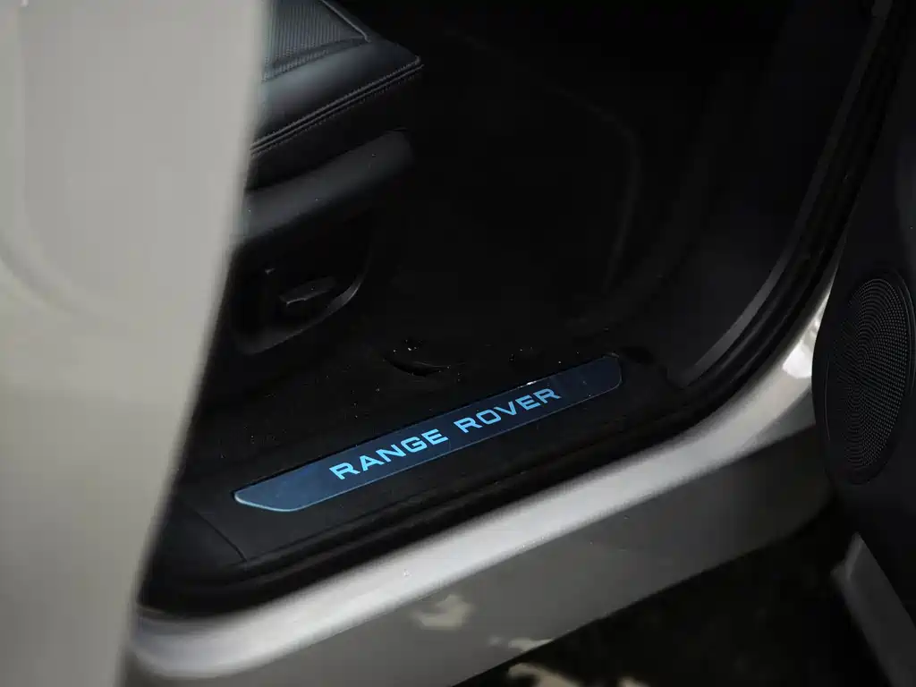Land Rover Range Rover Evoque 2024 — фото 26