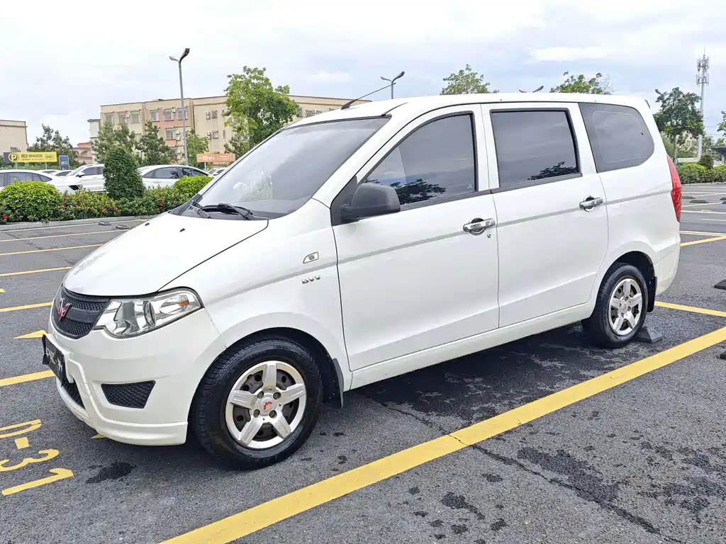 Wuling Hongguang 2017