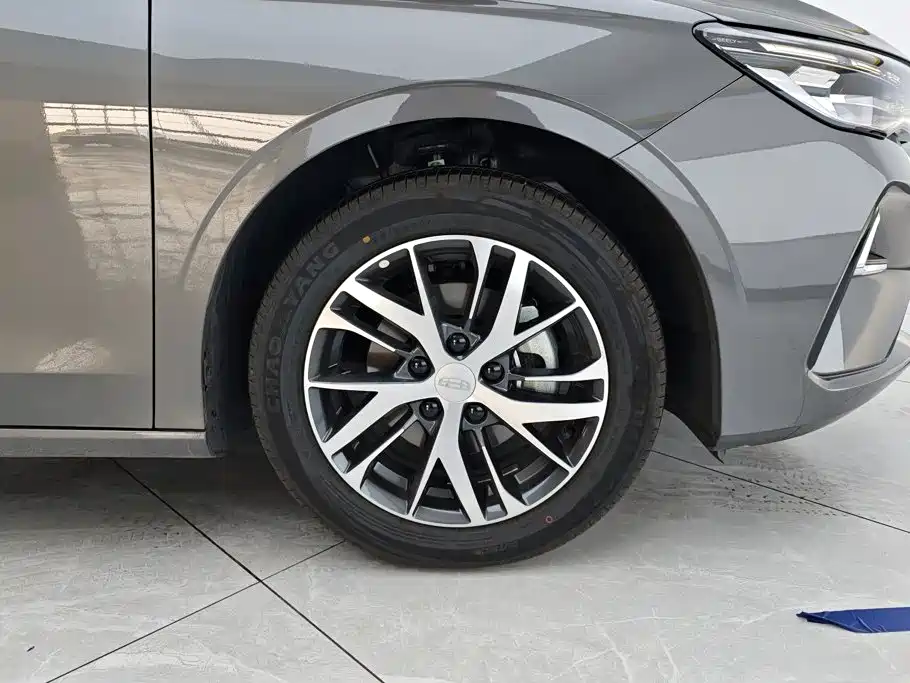 Geely Emgrand 2025
