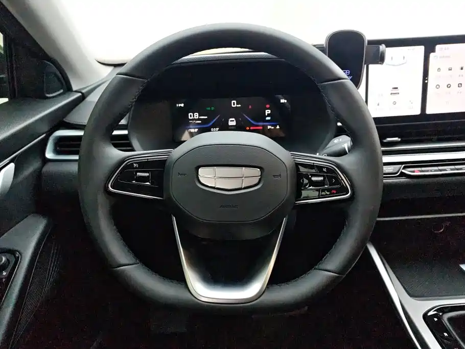 Geely Emgrand 2025 — фото 15