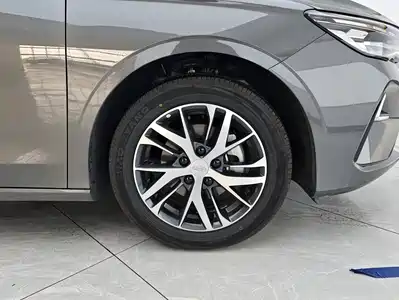 Geely Emgrand 2025