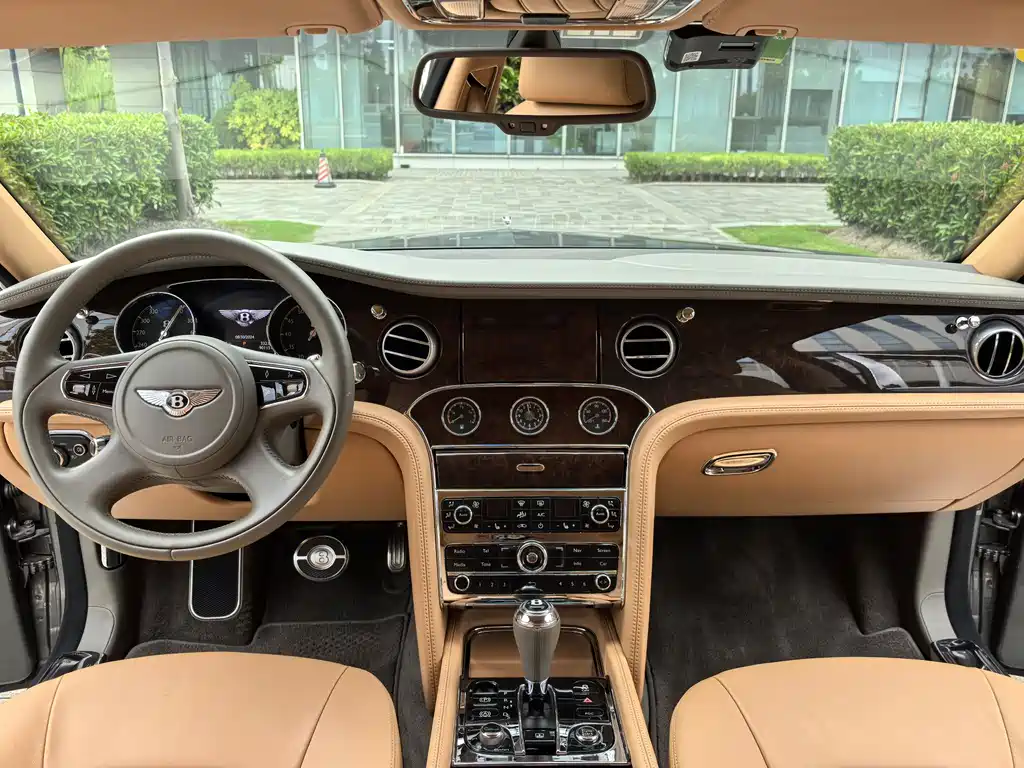 Bentley Mulsanne 2015 — фото 25