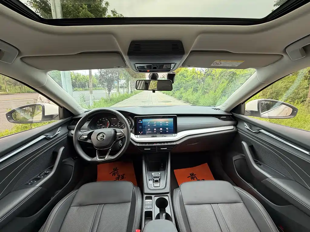 Skoda Octavia 2023 — фото 10