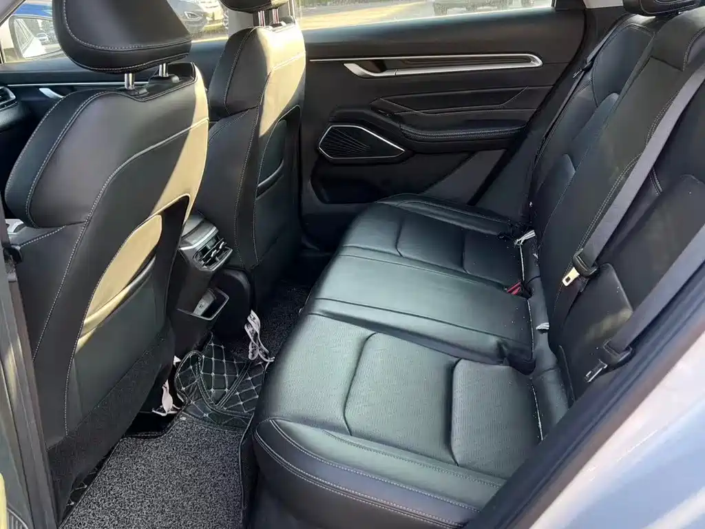 Geely Emgrand 2022