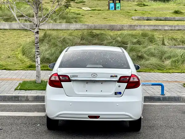 JAC iEV 2017