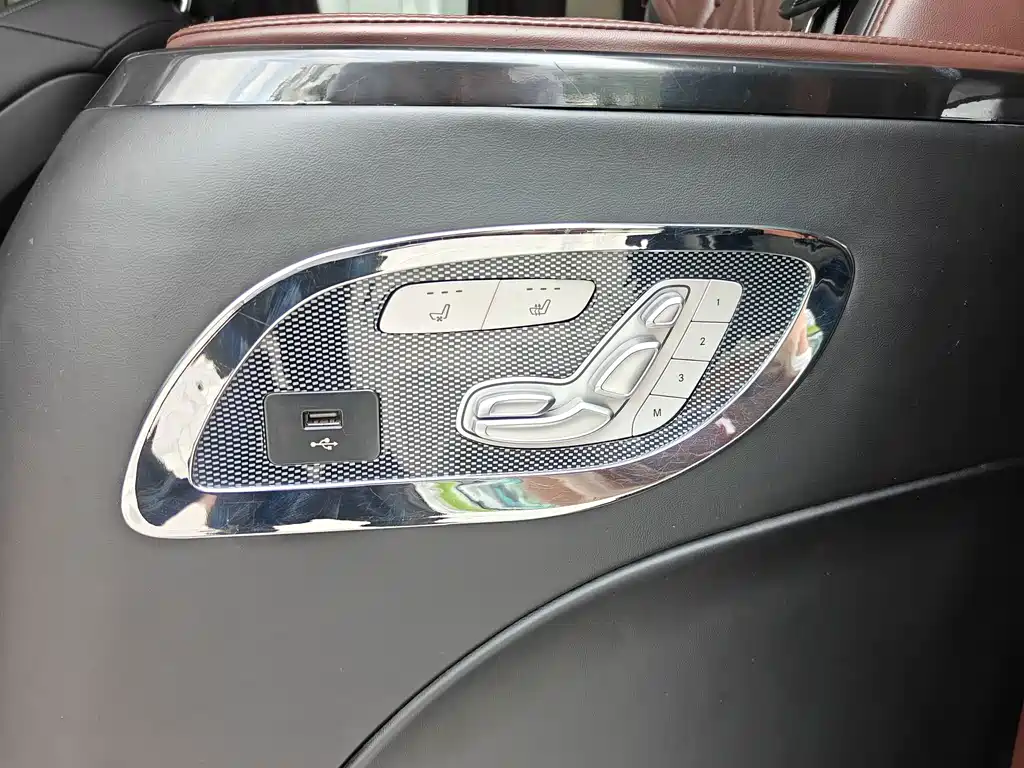 Mercedes-Benz V-Class 2020 — фото 16