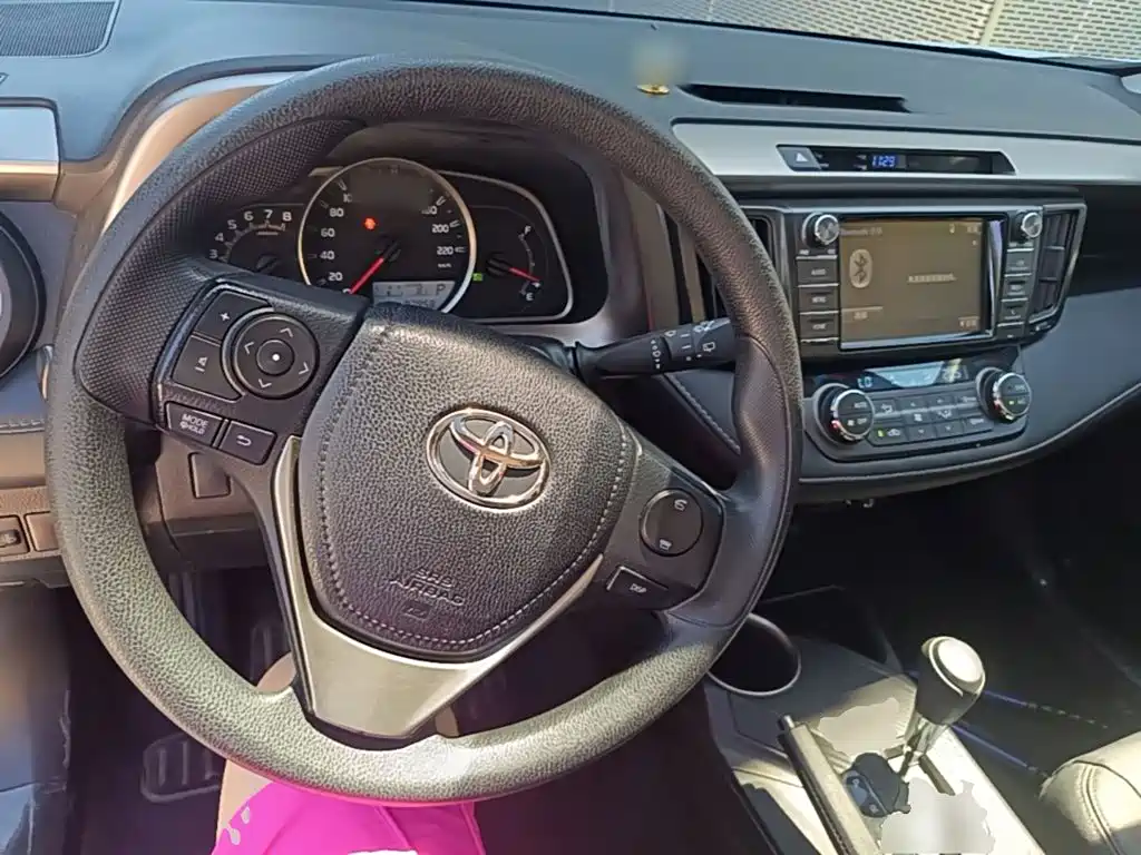 Toyota RAV4 2015 — фото 11