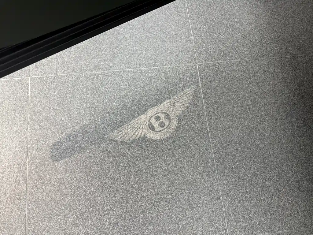 Bentley Bentayga 2021 — фото 13