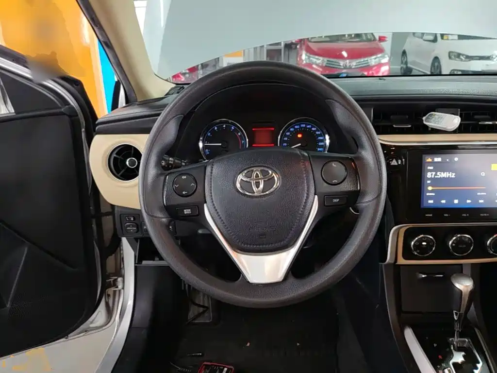 Toyota Corolla 2018 — фото 11
